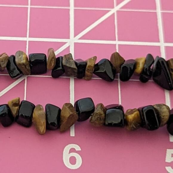 Vintage Tiger's Eye and Black Stone Chip Necklace - Picture 7 of 7